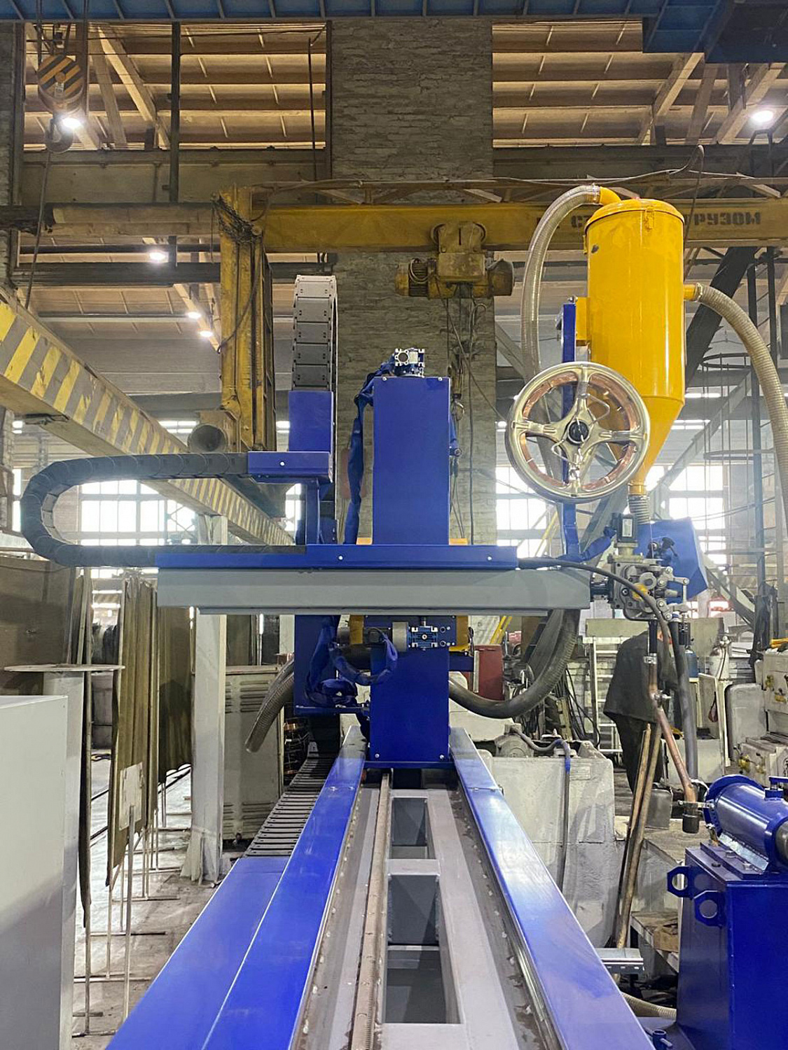 Оснащение производства установкой УНК–121 для автоматической наплавки валов под слоем флюса