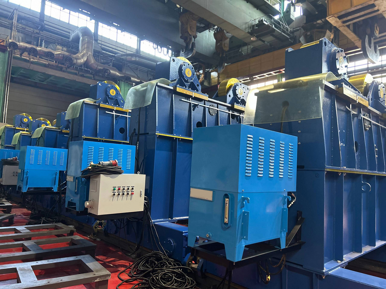 Оснащение производственного предприятия роликовыми вращателями грузоподъемностью 300 тонн с возможностью регулировки высоты от пола до оси изделия