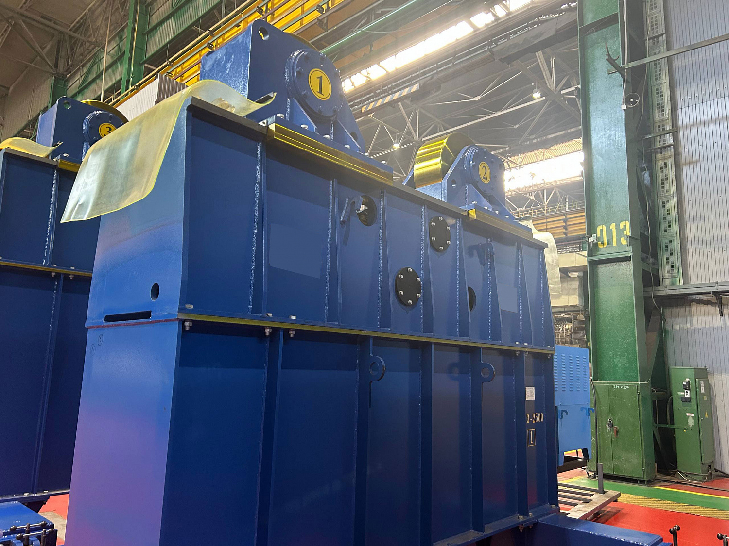 Оснащение производственного предприятия роликовыми вращателями грузоподъемностью 300 тонн с возможностью регулировки высоты от пола до оси изделия