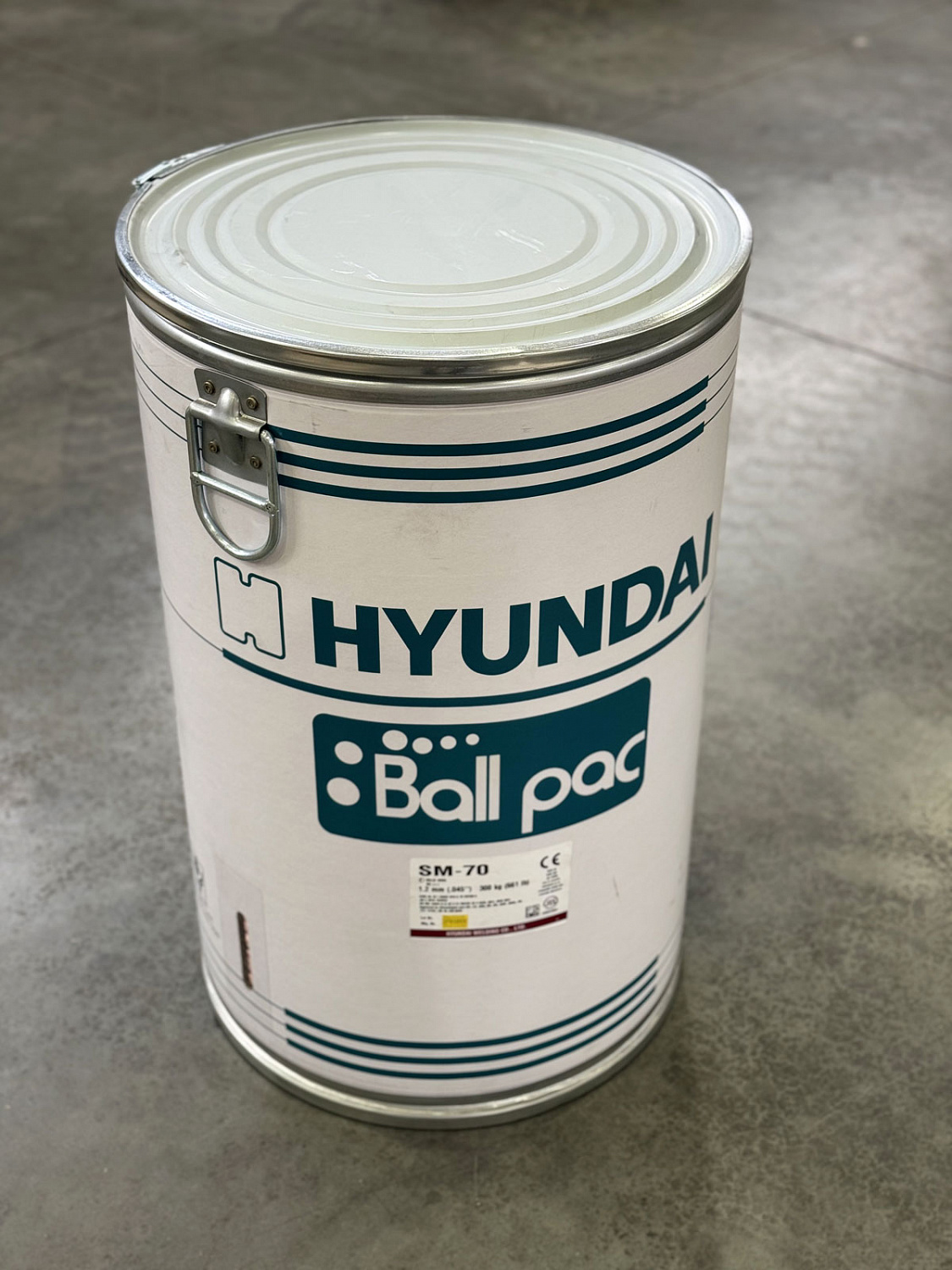 Сварочная проволока SM-70 производства Hyundai Welding в бочке Ball pac х 300 кг