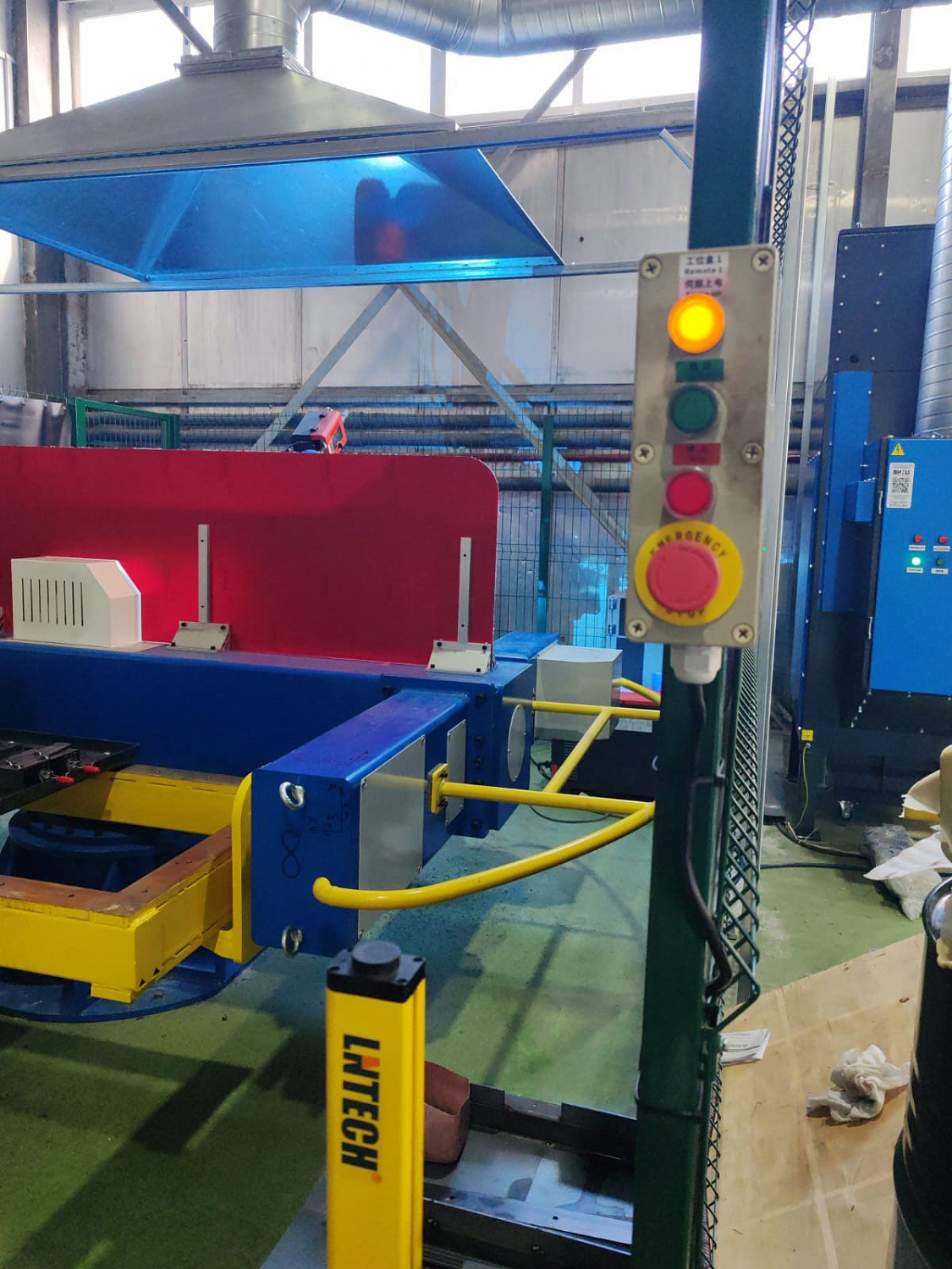 Оснащение производства робототехническим комплексом для сварки сидений различных видов спецтехники