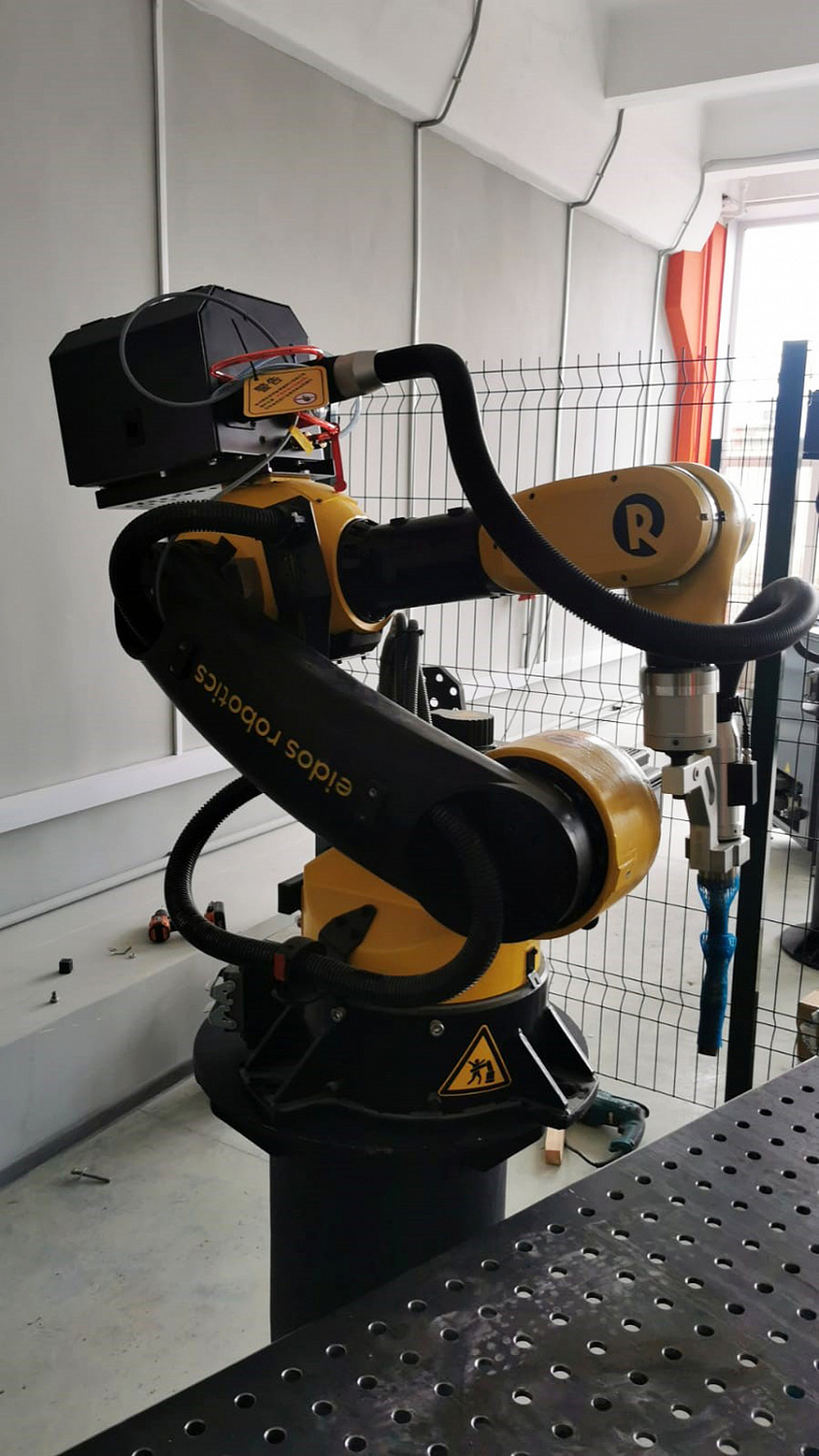 Оснащение мастерской роботизированными ячейками для обучения студентов в рамках проекта «Профессионалитет»